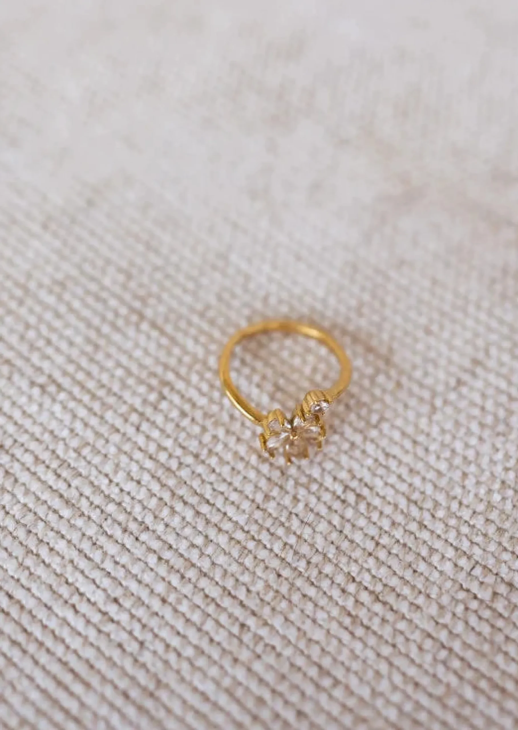 Online Bague Rilla dorée | Bague effet diamants | Prêt-à-porter en ligne | Easy Clothes Bagues