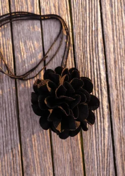 Outlet Collier Jovana - Fleur Noire - Corde NoireEasy Clothes Colliers