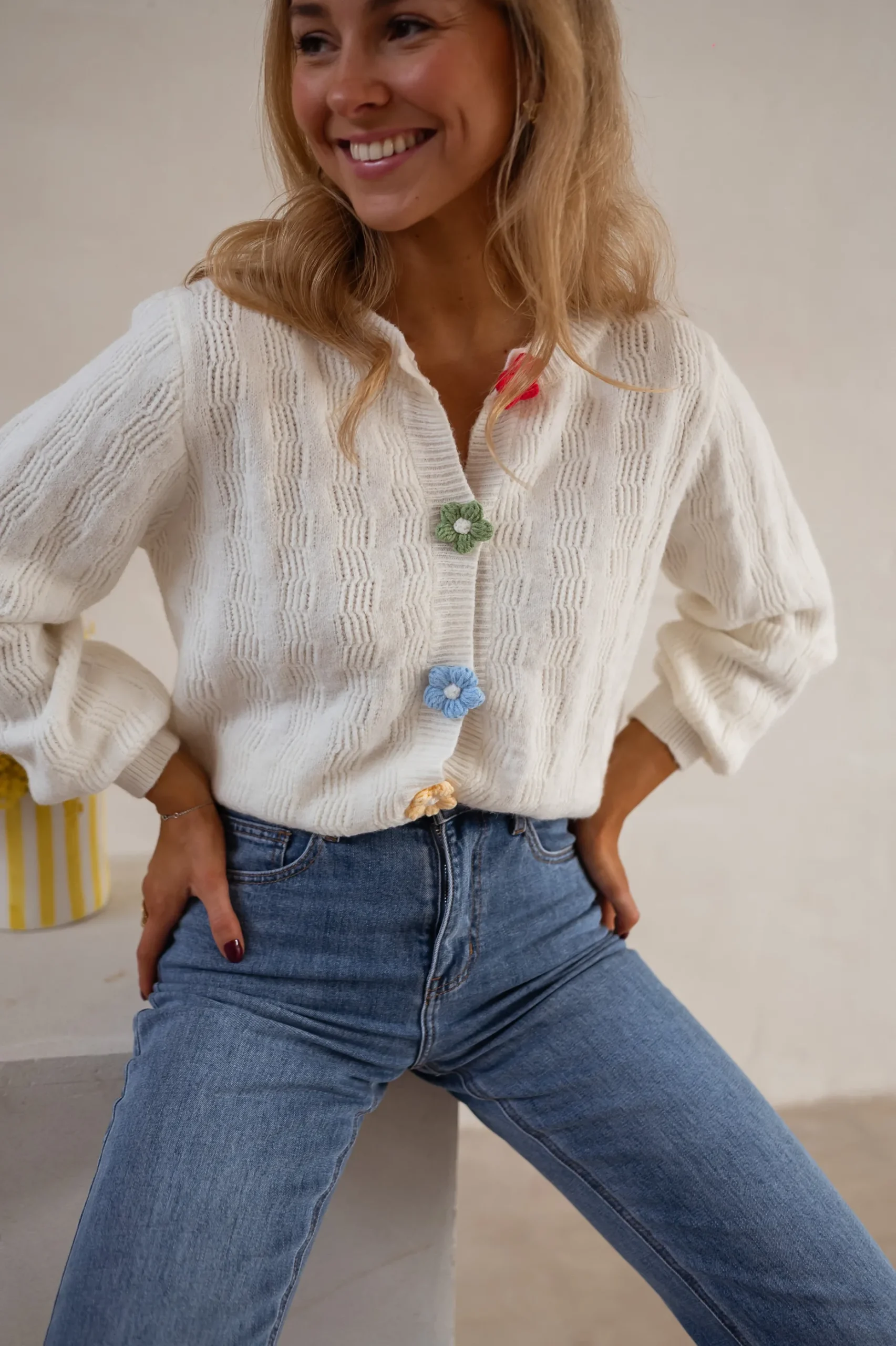 Shop Gilet Alenzo - Écru - Boutons FleursEasy Clothes Femme Pulls & Gilets