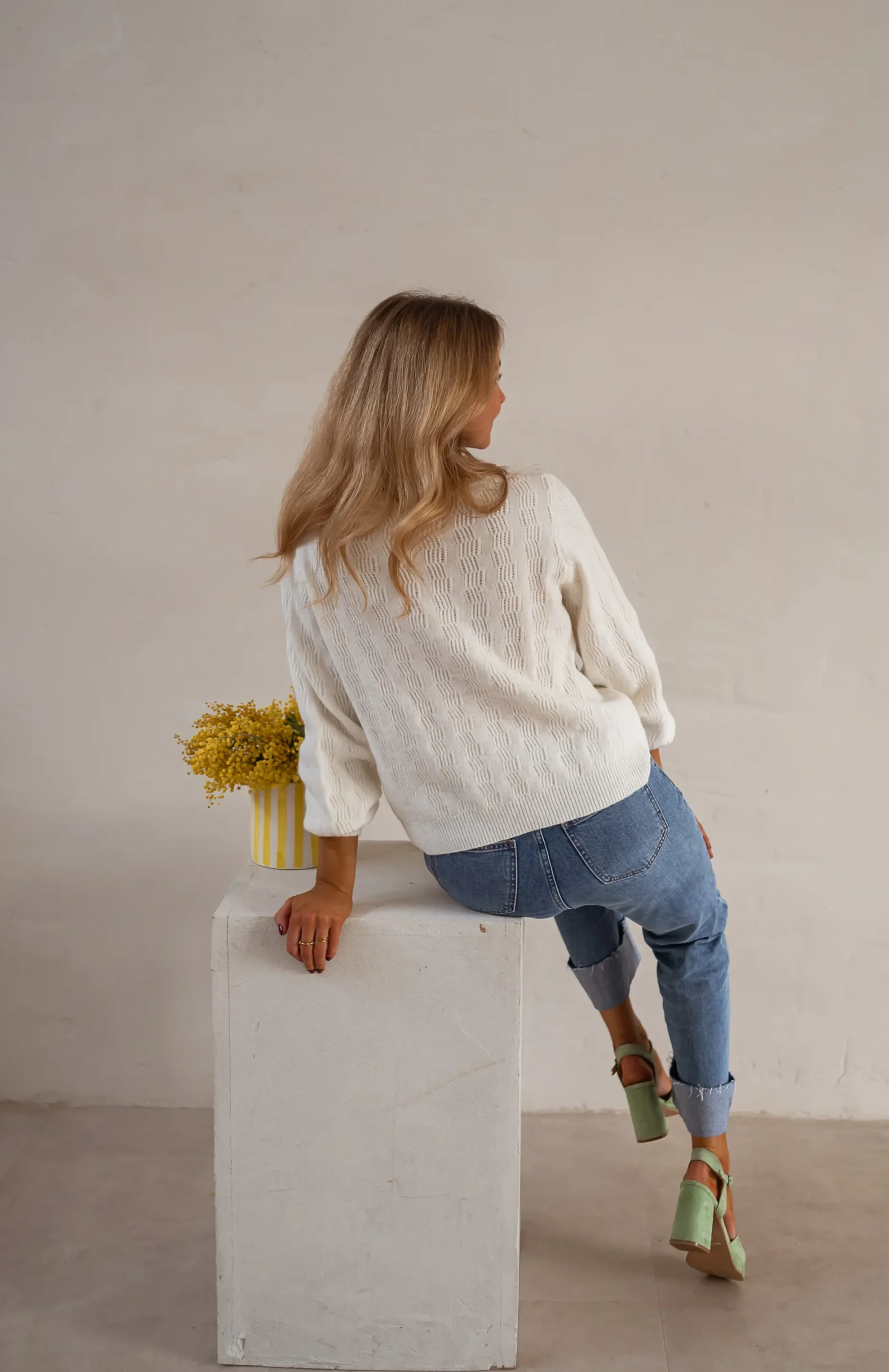 Shop Gilet Alenzo - Écru - Boutons FleursEasy Clothes Femme Pulls & Gilets