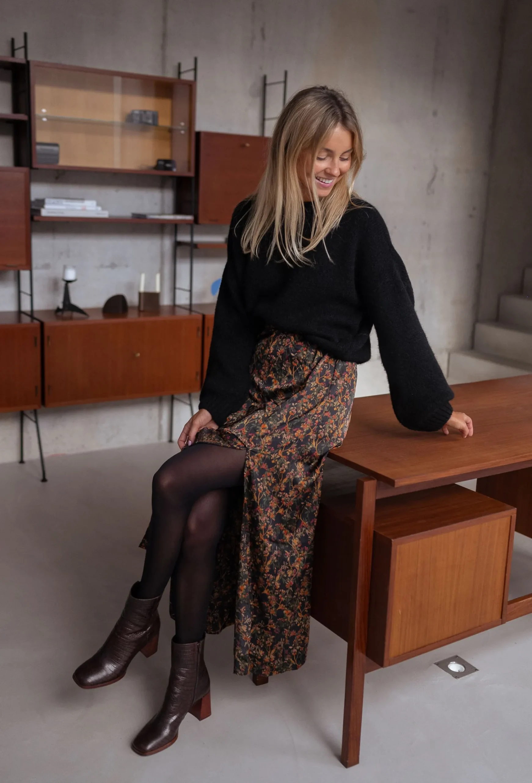 Outlet Jupe Bridget - noire à fleursEasy Clothes Femme Jupes & Shorts