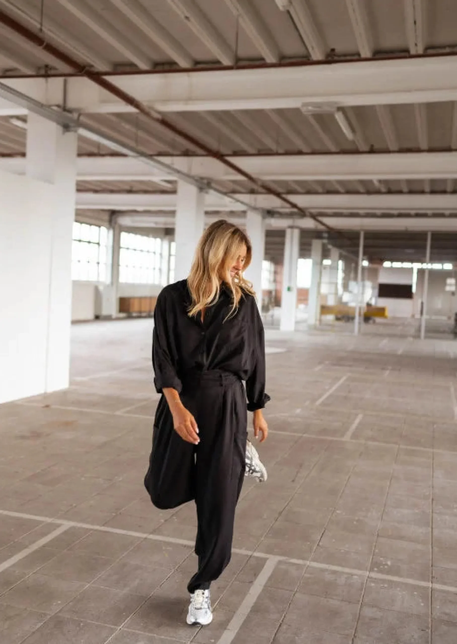 Clearance Pantalon Chandler noir | Pantalon large satiné | Prêt-à-porter en ligne | Easy Clothes Femme Pantalons