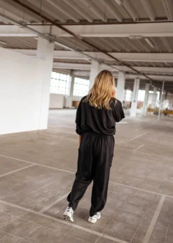 Clearance Pantalon Chandler noir | Pantalon large satiné | Prêt-à-porter en ligne | Easy Clothes Femme Pantalons