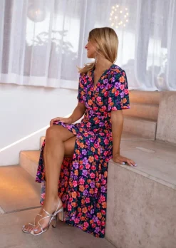 Cheap Robe Lylia bleue à fleurs | Robe cache-coeur fleurie | Prêt-à-porter en ligne | Easy Clothes Femme Robes