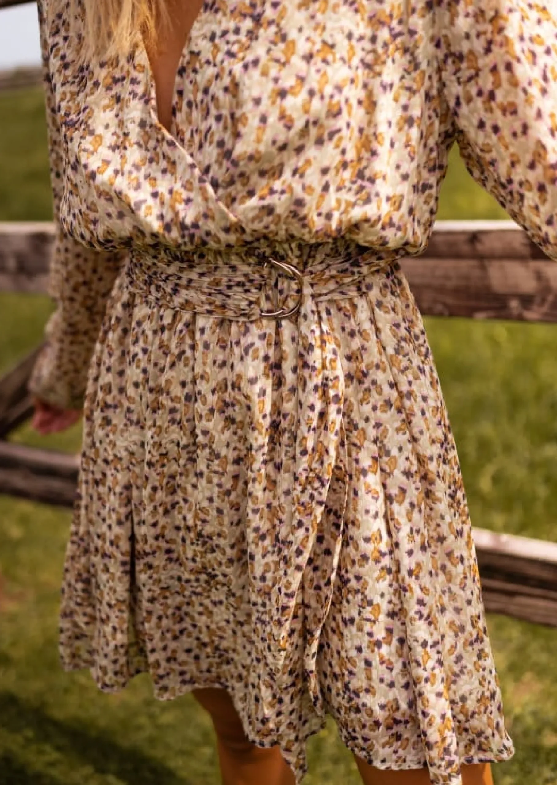 Fashion Robe Lysou Beige - Manches Longues - Fluide - Boucle DoréeEasy Clothes Femme Robes