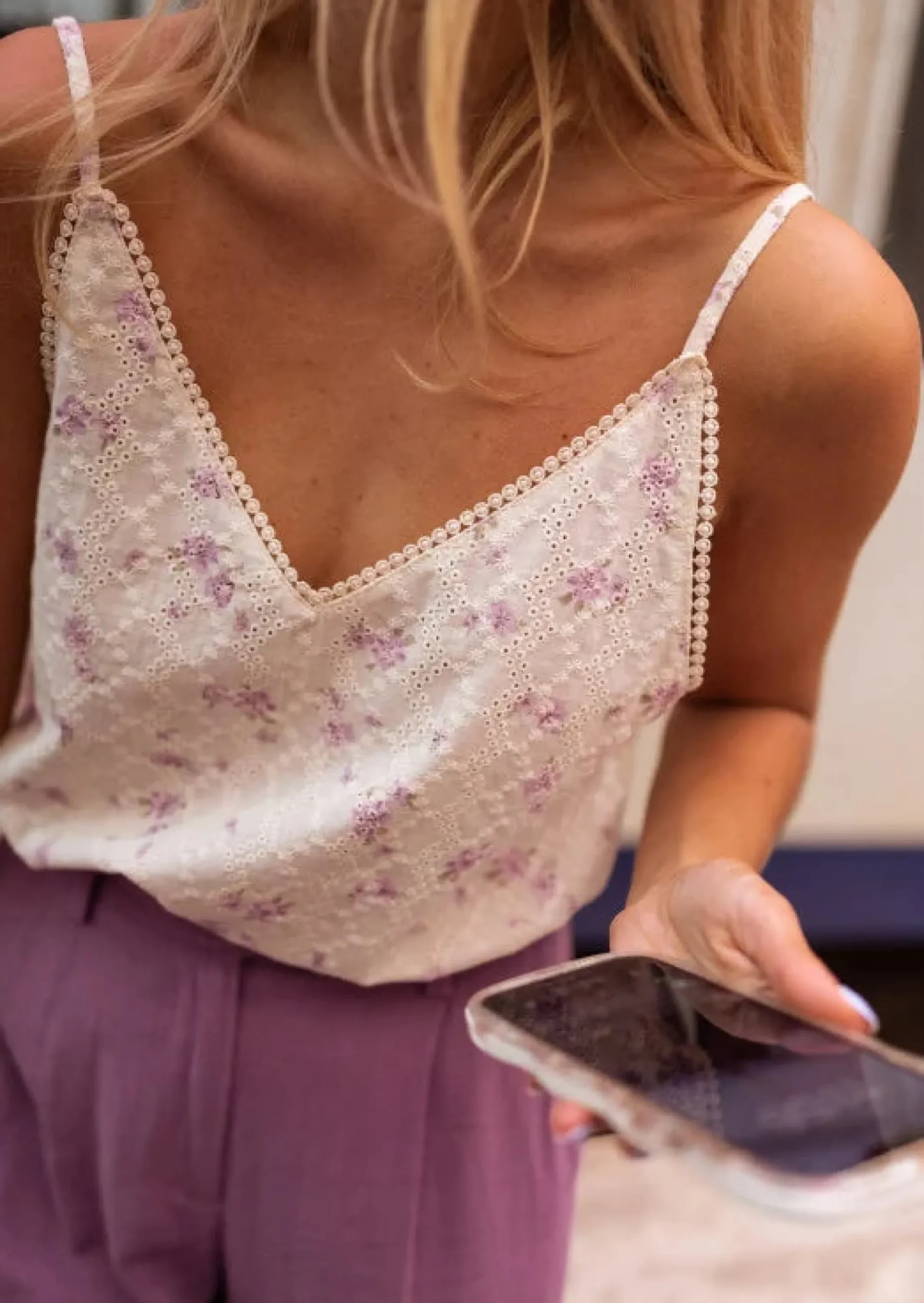 Fashion Top Auda écru à fleurs mauves | Top fleuri léger | Prêt-à-porter en ligne | Easy Clothes Femme Tops & T-shirts