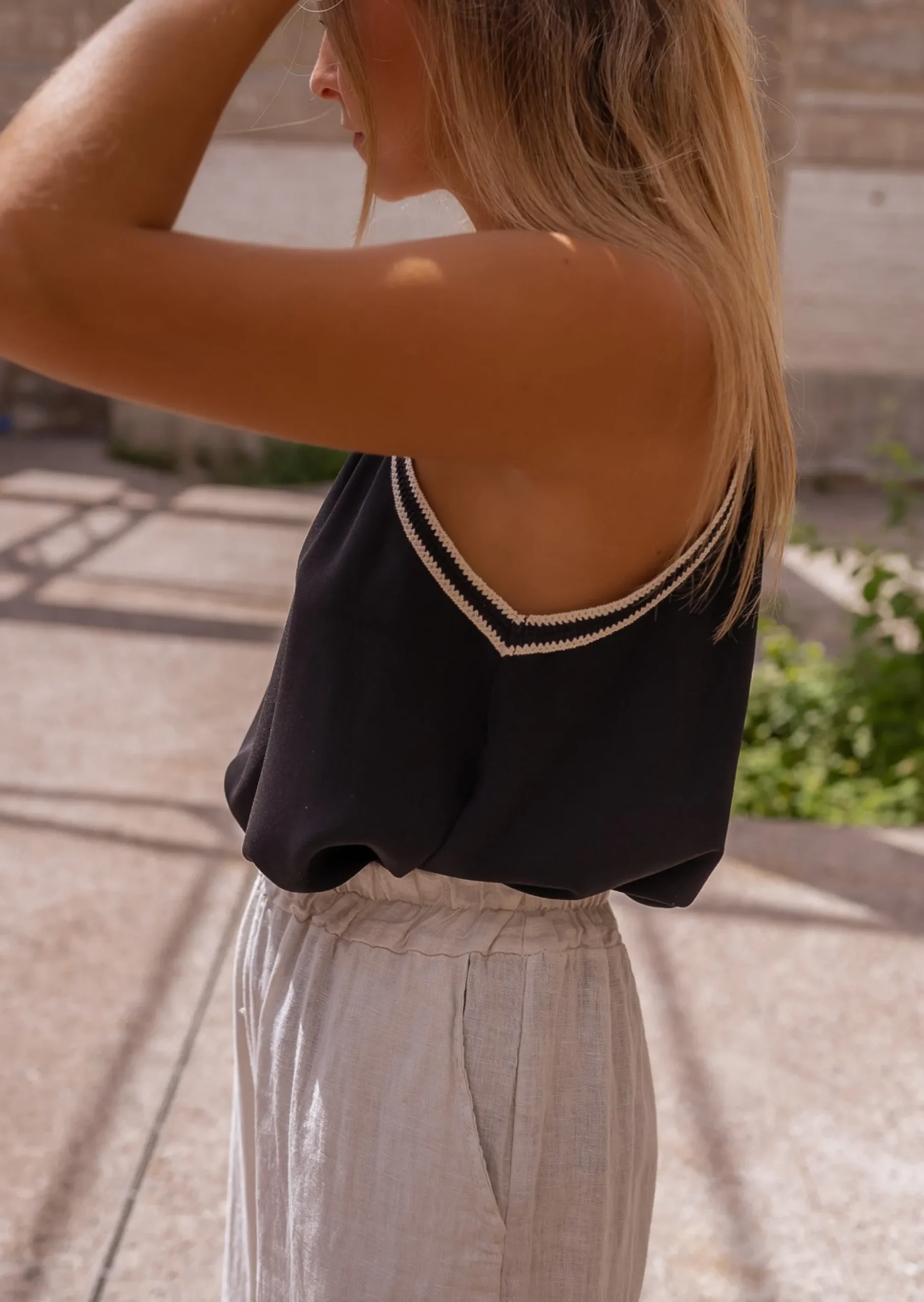 Fashion Top Pia - Noir - Finition Crochet - Col Rond - Vêtements FemmeEasy Clothes Femme Tops & T-shirts